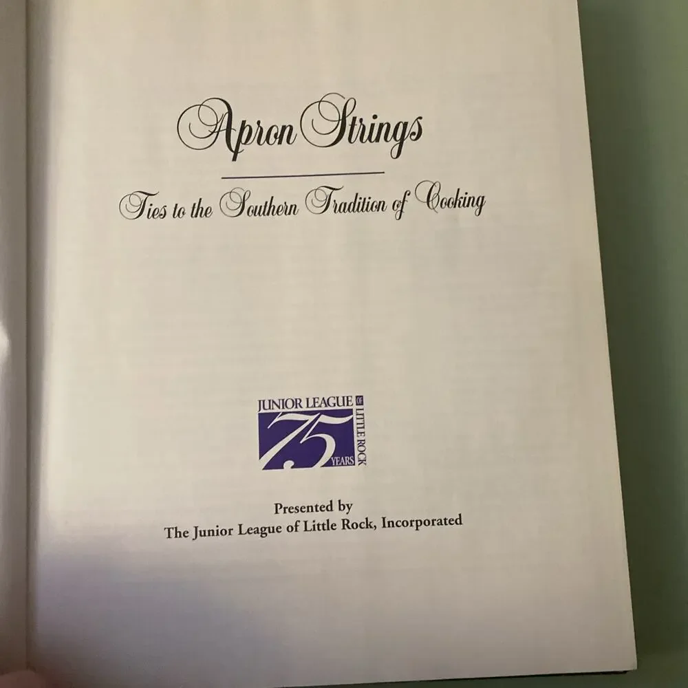 Apron Strings: Ties to the Southern Tradition of Cooking, , 9780960672431